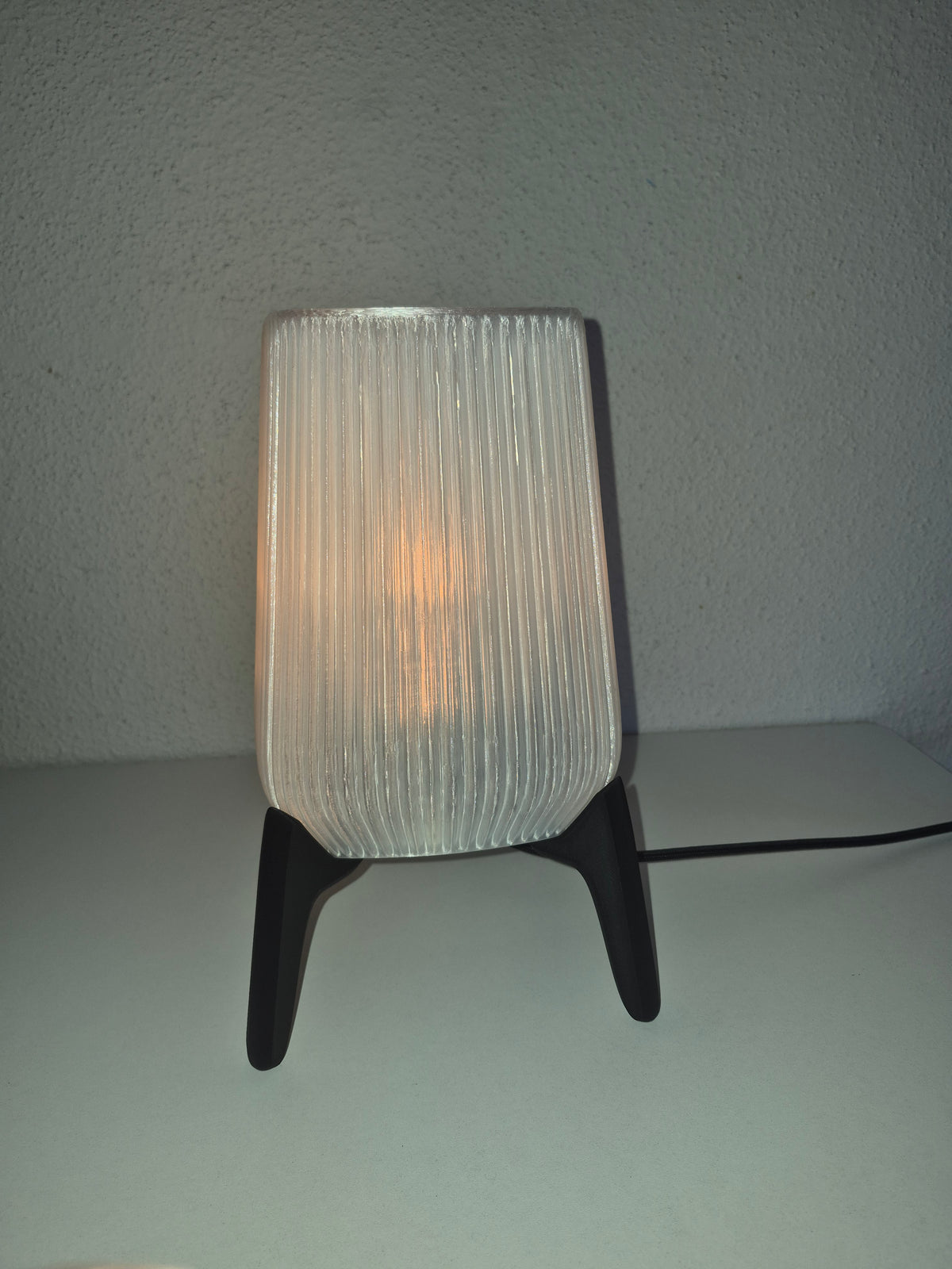 Freya 3D Printed Table Lamp - Modern Desk Lamp for E26/E27 Light Bulbs