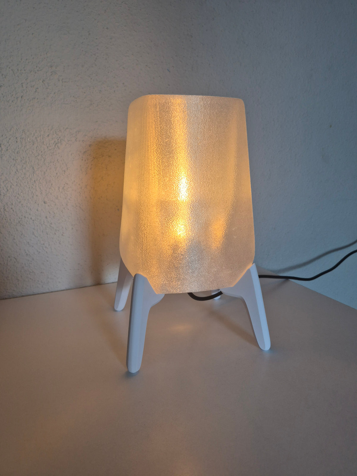 Freya 3D Printed Table Lamp - Modern Desk Lamp for E26/E27 Light Bulbs